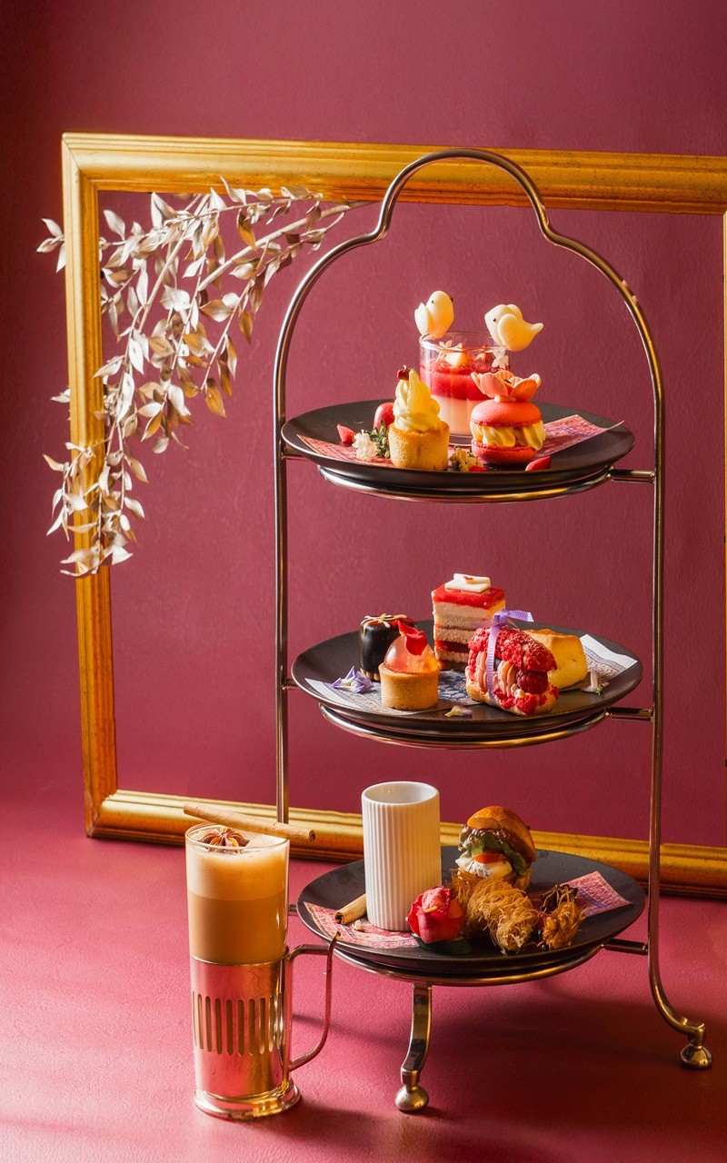 SWEET × SWEETS LOVE    The Lounge × DARVISH GALLERY